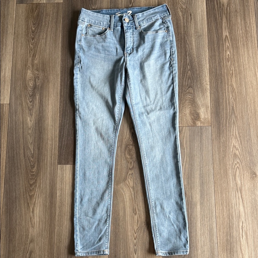 Seven7 Women's Light Wash Skinny Jeans